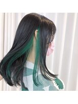 ボックスミコ(Box mico.) グリーンのインナーカラーを黒髪で合わす個性的なおしゃスタイル