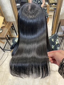 アンフィドットドゥルドゥ(AnFye.dueldo) ブリーチ毛の方を高難易度ジュエリーシステム縮毛矯正で艶髪