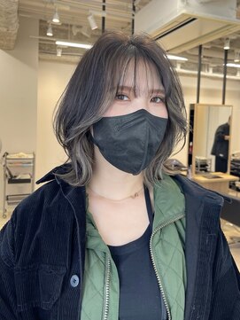 イヴォークトーキョーオーサカ(EVOKE TOKYO osaka) 大人レイヤー くびれミディアム インナーカラー グレージュ ボブ