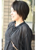 シャギー感のあるショートウルフ