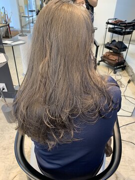 シキ 渋谷(siki) ハイトーン/ブリーチ/レイヤーカット/シアーカラー/渋谷/原宿