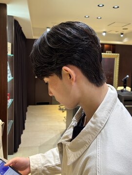 アルム オモテサンドウ(ALLM omotesando) 韓国風カルマパーマ メンズ韓国ヘア メンズカット 原宿 表参道