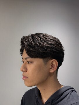 ガウディ 池袋店(Gaudi) 【束感と立体感のあるフェザーパーマ】