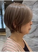 表参道白髪ぼかしハイライトウルフショートヘアグレージュ40代