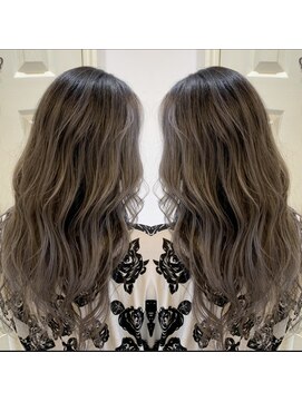 ヴィコロ(vicolo) アッシュグレーバレイヤージュ