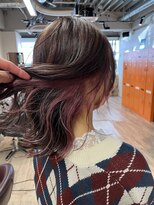 コワファーストナガサキシャンプーボーイ(COIFF1RST NAGASAKI SHAMPOO BOY)&nbsp;インナーカラー×カシスピンク