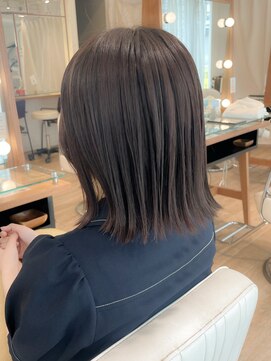 ネオリーブ チロル 横浜西口店(Neolive CiroL.) 切りっぱなしボブ 透け感ベージュカラー