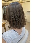 切りっぱなしミディアム×王道アッシュベージュ20代/30代/40代