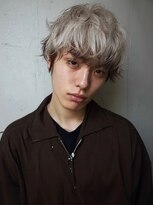 ネハス 栄(nehus.)&nbsp;MEN’S HAIR/サーフカール/刈り上げセンターパート/ブリーチ