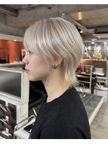 モモ(momo)&nbsp;メンズウルフダウンパーマシースルーマッシュメンズハイトーン