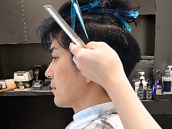 ザン トーキョー(ZAN TOKYO)の写真/歴史20年以上のベテラン担当者が施術。極上の椅子で受けるシェービングは◎♪(シェービング/眉毛カット)