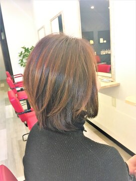 ウールー(wiLRew) 前下がりボブ