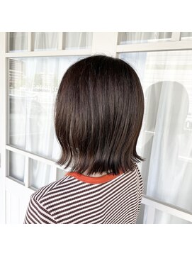 ヘアデザイン ジル(Jill) 外ハネミディ