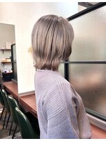 プチメゾントウキョウ(Petit Maison Tokyo) ベージュシルバー_外ハネミディ