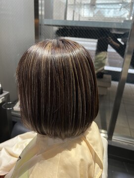 ニューヨークニューヨーク 阪急西宮北口店(NYNY) 白髪ぼかしハイライト【ベース暗め、ハイライト細め】