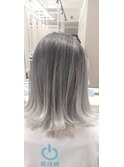 シャドールーツのホワイトバレイヤージュ