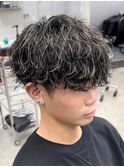 渋谷メンズハイライトカラー緩めスパイラルパーマメッシュカラー