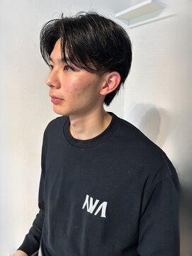 センターパート マッシュショート 韓国ヘア 眉毛カット 黒髪