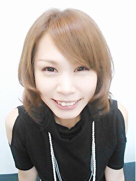 ビアージュ(Viage) アッシュベージュのゆるふわセミディ★