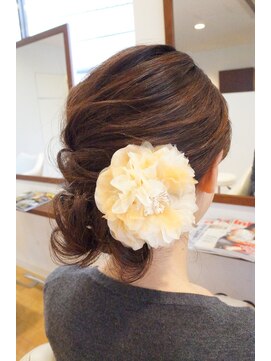 ヘアーロイズ(HAIR Loi's) サイドシニヨン