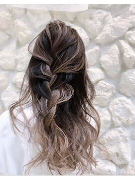 モアナ バイ ヘッドライト 駒沢大学店(Moana by HEADLIGHT) コントラストハイバレイヤージュ