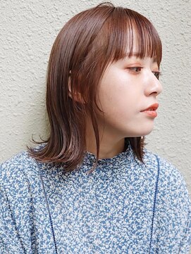 ダブルバイグリッター(W by GRITTERs) ぱっつん前髪 くびれレイヤーカット ピンクベージュ 外ハネ