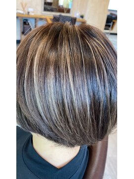 オールウェイズ サニーガーデン(Always sunny garden) 白髪染め×ハイライトショート