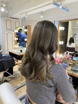 ネオリーブ チロル 横浜西口店(Neolive CiroL.)&nbsp;シークレットハイライト 白髪ぼかしカラー 横浜