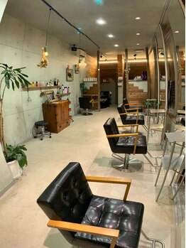 エイジング毛や年齢による髪のお悩み解決サロン☆ダメージレスにこだわった施術で、理想の髪質へ。