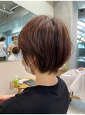 ミディアムヘアハッシュカットグレージュデザインカラー