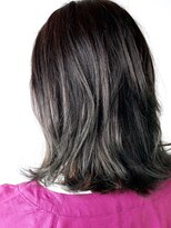 アディクト 綾瀬(ADDICT)&nbsp;【ADDICT_YuuYa】スロウブルーアッシュ_外ハネスタイル