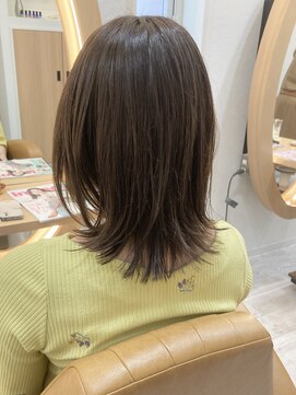 アドラーブル けやき通り店(adorable) 【透明感カラー】くすみカラー　外ハネミディアム　10代20代30代