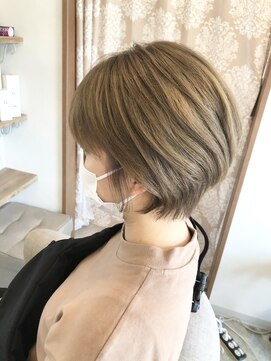 ドゥーアンジヘアー(dou-Ange hair) ミルクティーベージュ×くびれショート