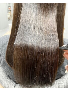 ヴィア(via) グレイカラーを繰り返している方への縮毛矯正