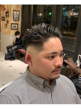 ルドローブラントオオサカ(LUDLOW BLUNT Osaka) 【LUDLOW BLUNT】フェードカット バーバーツーブロック 大阪本町