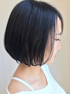 アトリア 横浜(Atria) 透け感前下がりボブ