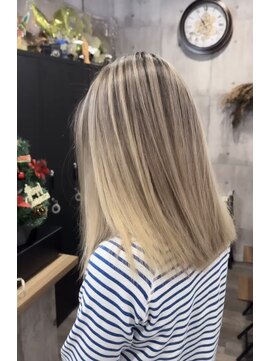 ヴェロニカ バイ ソル(Veronica by SOL) シャドウルーツ