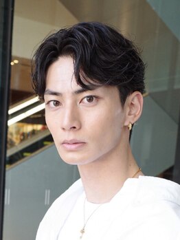 アンサー 渋谷(ANSWER)の写真/今20~30代に人気のフェザーパーマで、自然な毛流れを作りつつ、センターパートに合うパーマデザインを＊