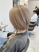 エン(eNN)&nbsp;ダブルカラー・ヘーゼルミルクティ・ショートボブレイヤー