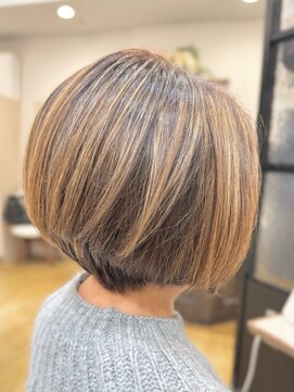 シュヴー 築地(CHEVEUX) 明るい白髪染め/白髪ぼかし/丸みショート/40代/50代/60代/