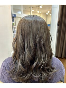 ムーア(MUA) ☆オリーブ系カラー