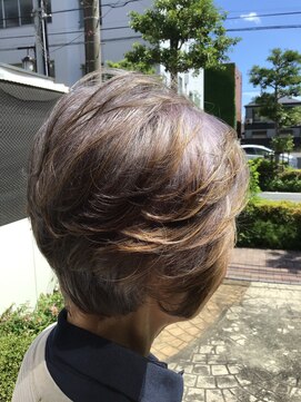 びようしつ あとりえ おしゃれな大人女性の白髪ぼかし