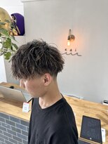 カイ(kai) 大人メンズカット、ツイストスパイラル、ハイライトカラー