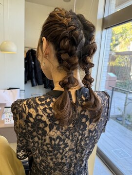 ユートゥイーズ 鎌倉(U too e's) 《U too e's鎌倉》大人のツインテールアレンジ/編み込みヘア