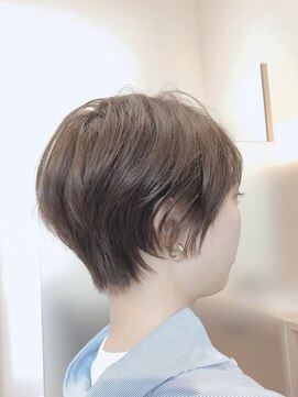 ウイバイファースト(u'i by first) お手入れ簡単　ショート×ベージュカラー