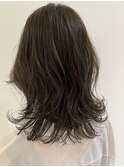 ウルフカットくびれヘア大人可愛いカーキアッシュ甲斐ジュンヤ