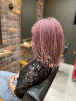 バカンス(VACANCES)&nbsp;ピンクアッシュ　ミディアムローレイヤー