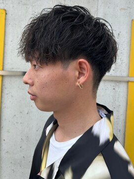 ヒュイル バイ ニアウ(Hwyl by Niau) メンズマッシュパーマツイストスパイラルパーマニュアンスパーマ