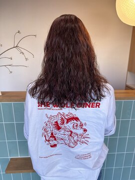 キキ(KIKI) くるくるパーマ×コーラルピンク