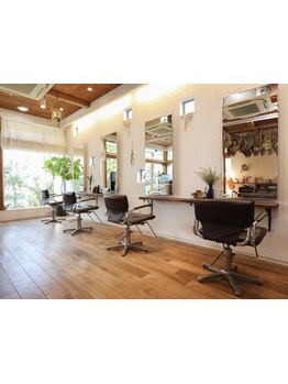 静かな住宅街に佇む、夫婦で営むアットホームなサロン◇緑に囲まれた落ち着いた雰囲気で癒します◎